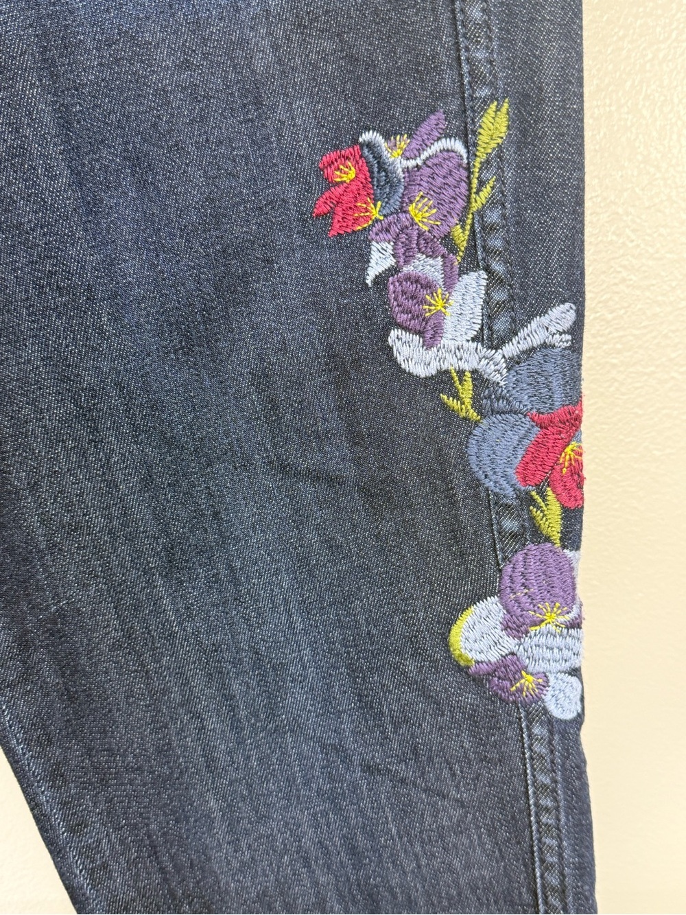 J.Jill Denim Authentic Fit Slim Ankle Dark Blue Embroidered Women’s Jeans sz 6p - Picture 3 of 5